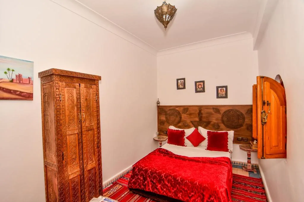 Double Room with Private Bathroom 11