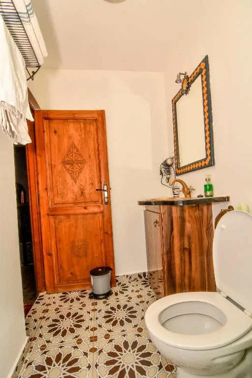 Double Room with Private Bathroom 16